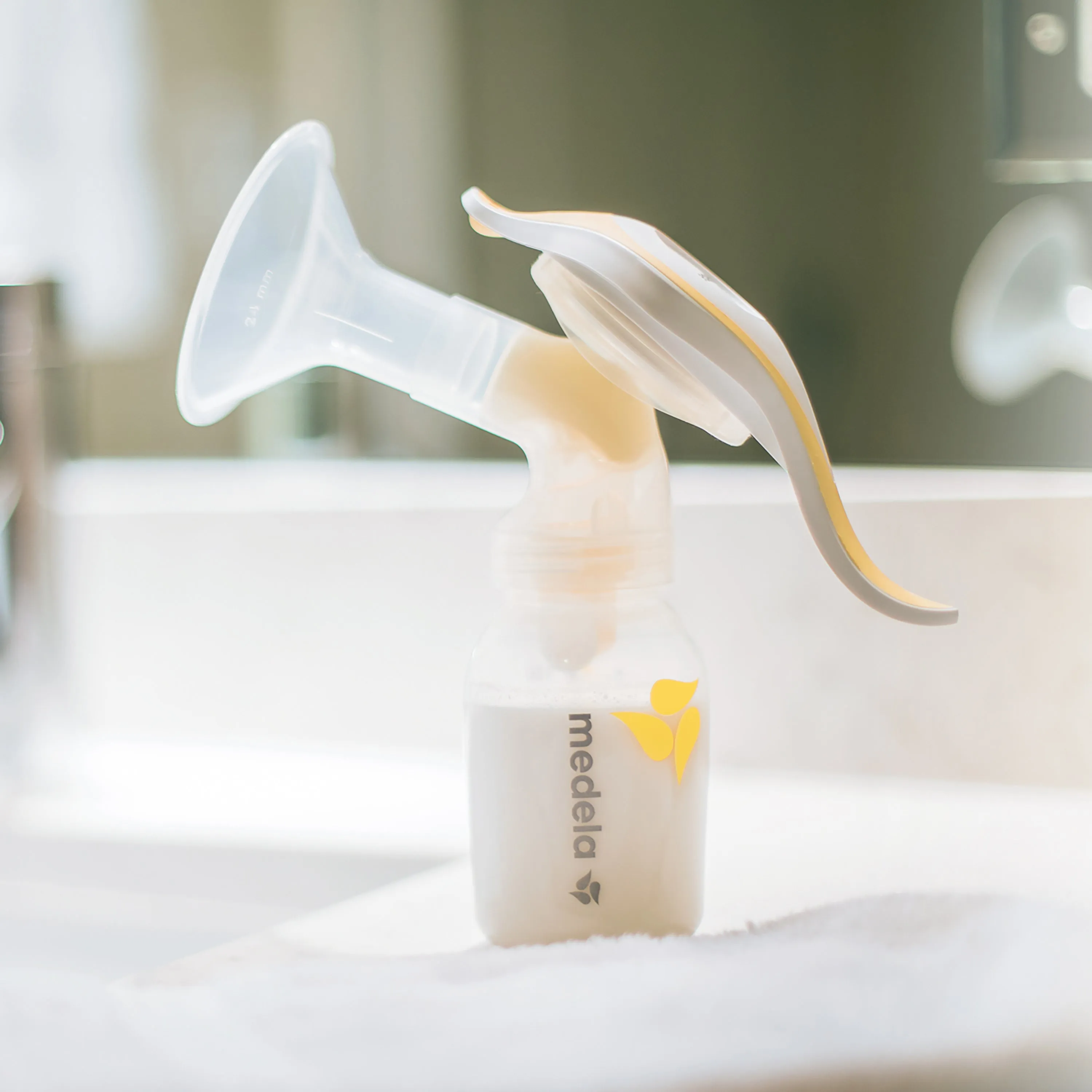 Medela Harmony Essentials Pump & Feed Pack