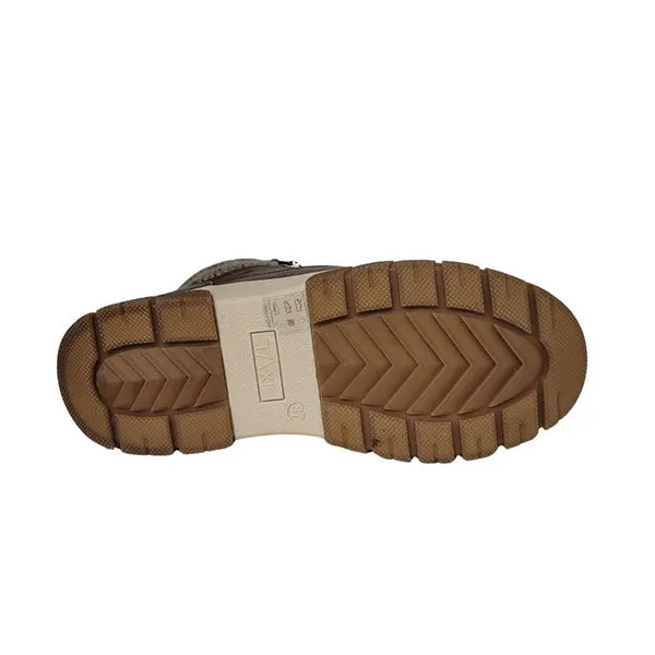 TAXI BOOT JADA TAN